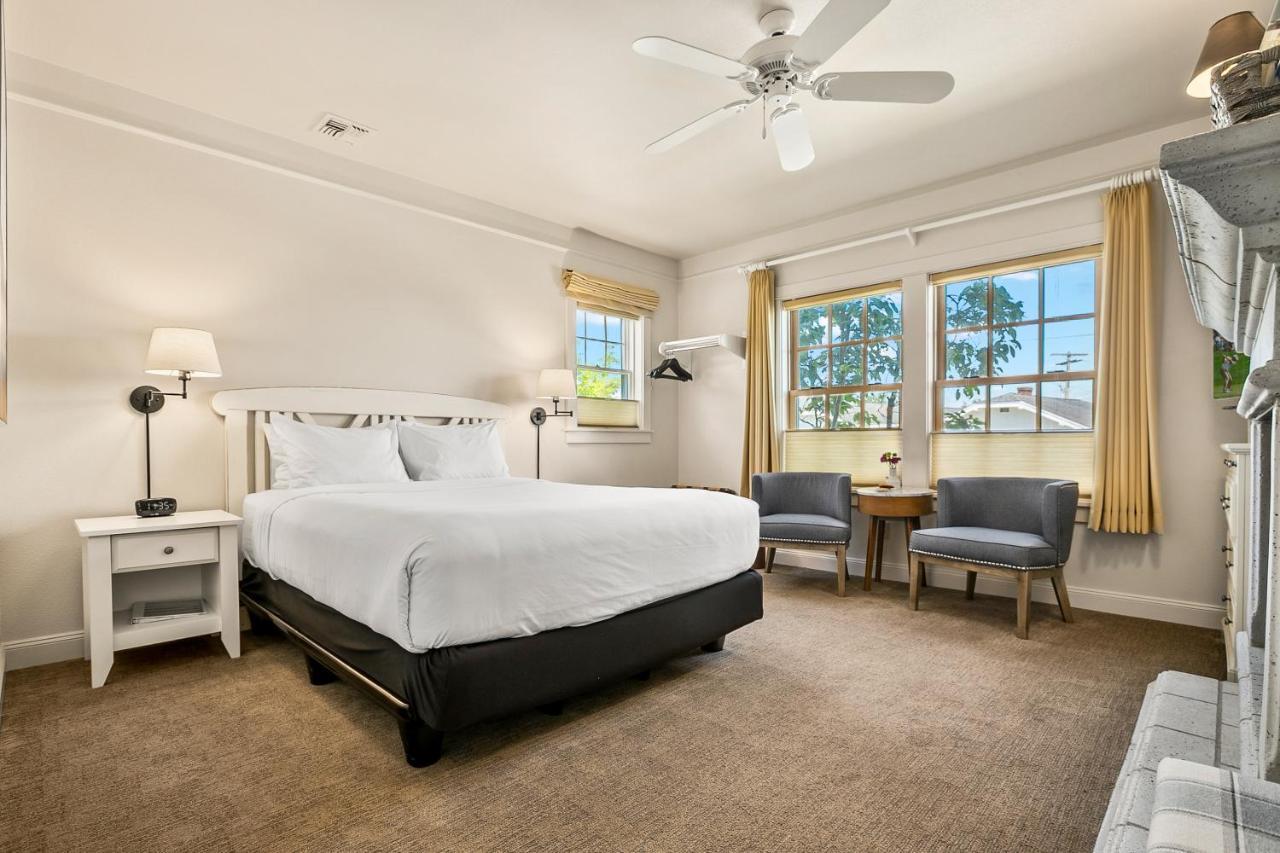 Saratoga Inn Langley Zewnętrze zdjęcie